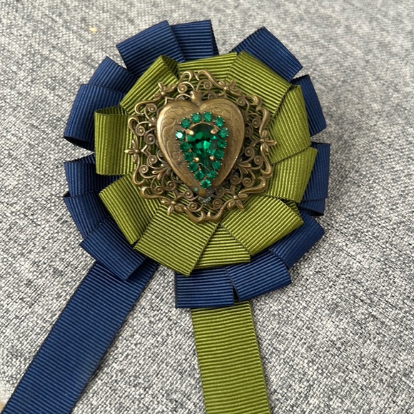 Beautiful Swarovski Parisian brooch with Swarovski Crystal - Picture 2 of 5